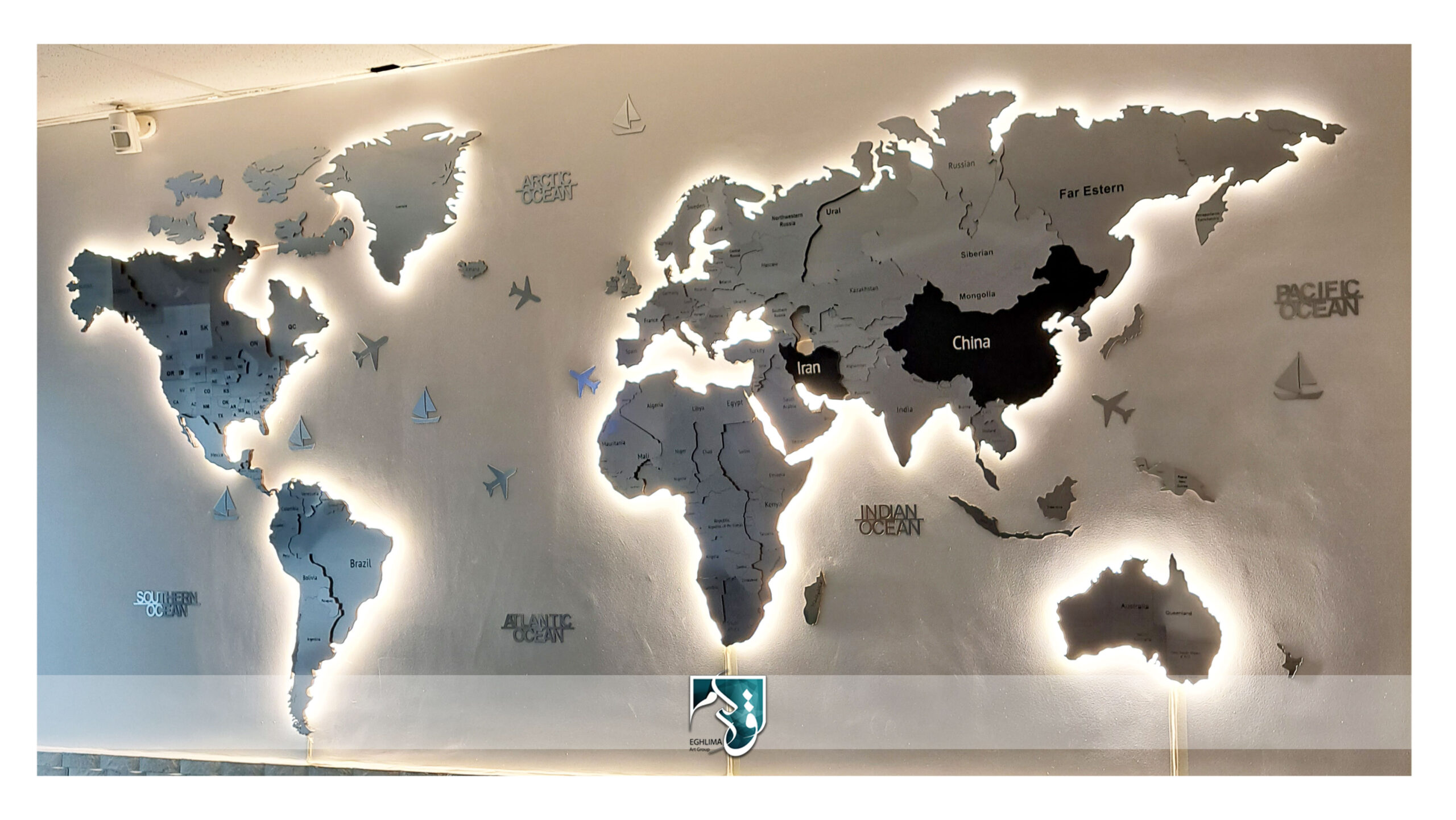 نقشه جهان برجسته پازلی رنگ نقره ایی